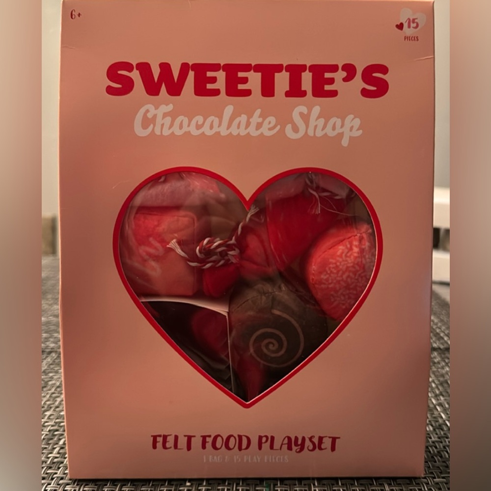 Valentine's Day Target Sweetie's Felt Food PlaySet. Contains 15  Pieces. New.